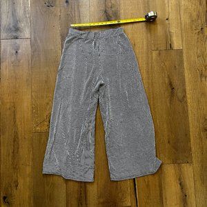 Wide Legged Capri Pants